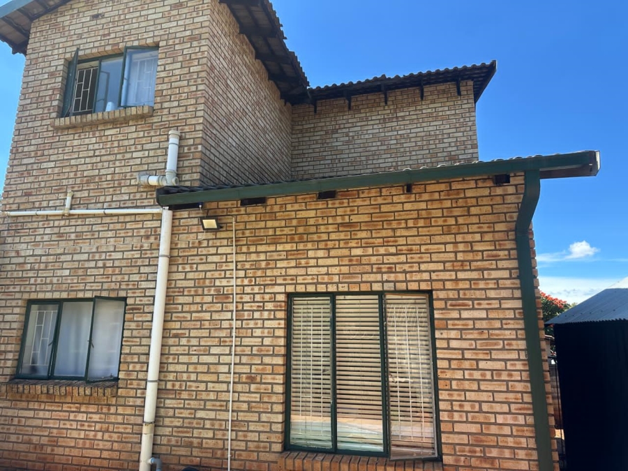 3 Bedroom Property for Sale in Protea Park North West